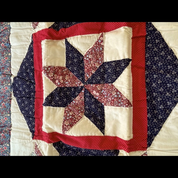 - Two pillows cover by shams - Picture 10 of 12